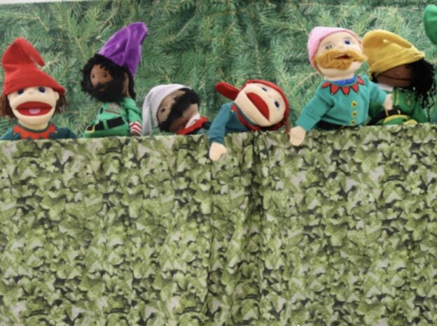 Snow White & the Messy Dwarves