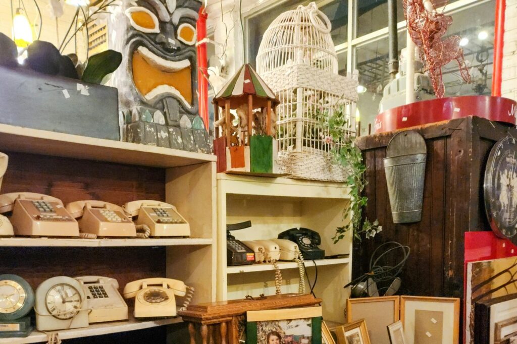 Vintage second-hand objects in an antique shop, illustrating the kinds of items linked to brand storytelling and the Significant Objects experiment.